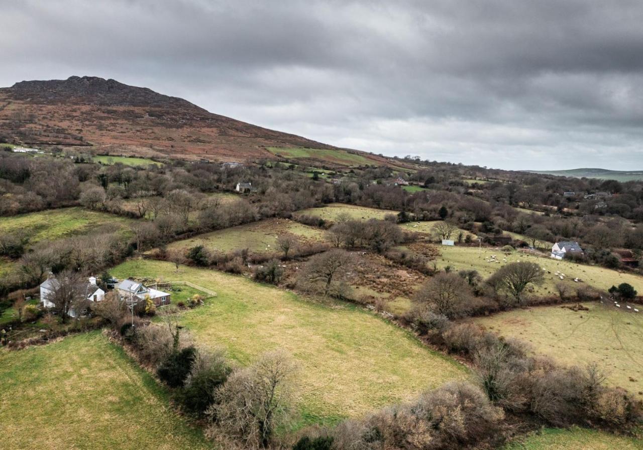 Penrhiw - A Country Cottage With Mountain Views Newport  Exteriér fotografie