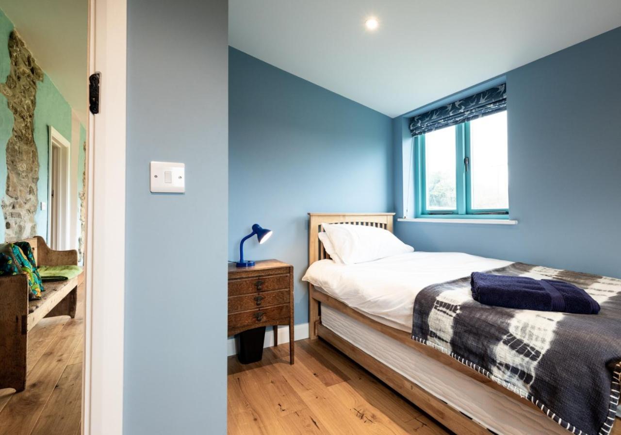 Penrhiw - A Country Cottage With Mountain Views Newport  Exteriér fotografie