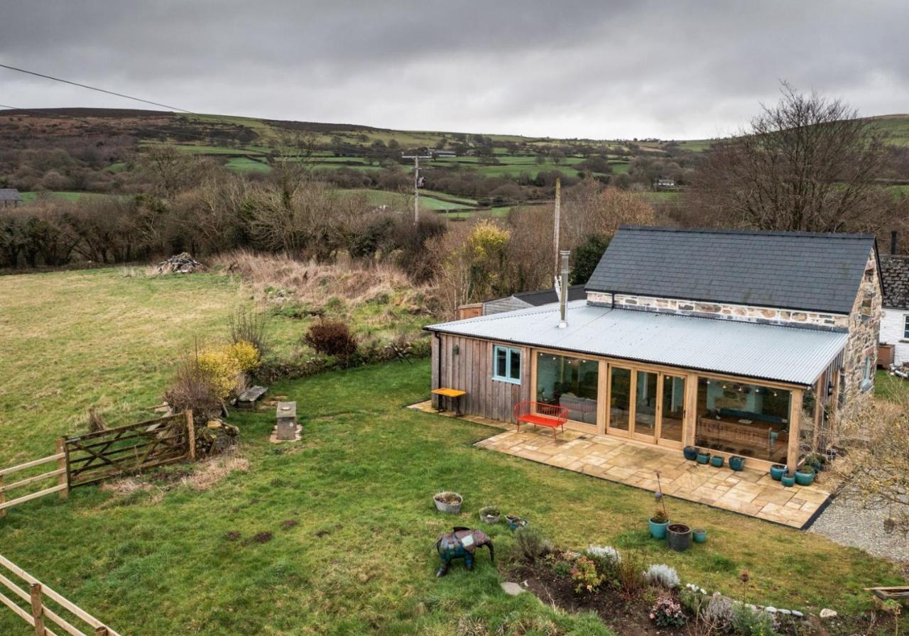 Penrhiw - A Country Cottage With Mountain Views Newport  Exteriér fotografie